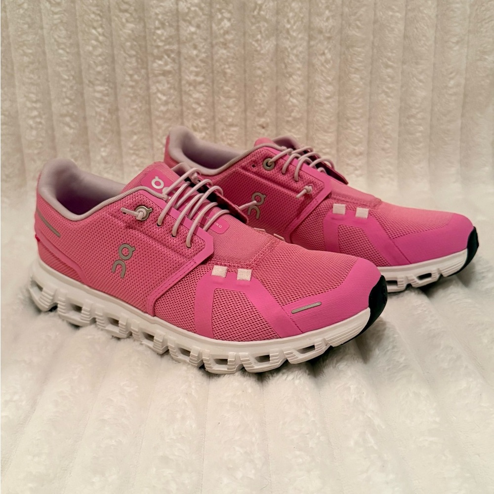 On Cloud 6 Sneaker in Raspberry